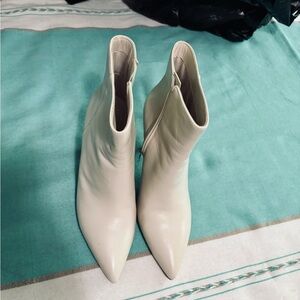 Bandolino The Grilly Bootie Side Zip Skinny Heel